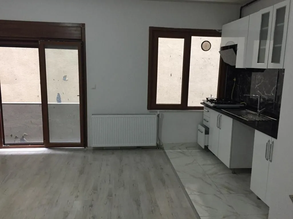 ÜÇEL BOSTANCI'DAN ALTINTEPE SAHİLE YAKIN FIRSAT GENİŞ LÜX 1+1!!!
